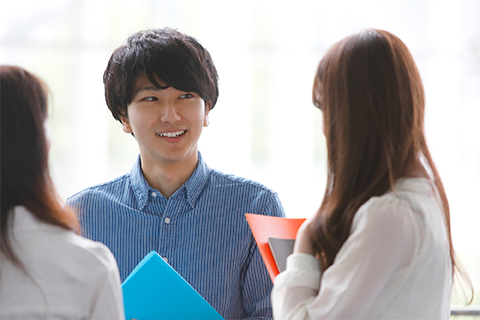 ナイトワーク店の男性スタッフは「話しやすい人」のほうが昇進に有利！