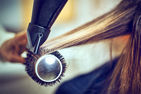 未経験OK？　ナイトワーク専門のヘアメイクの仕事内容って？